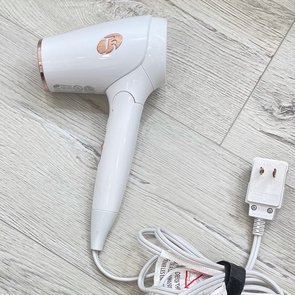 T3 FEATHERWEIGHT COMPACT folding hair dryer